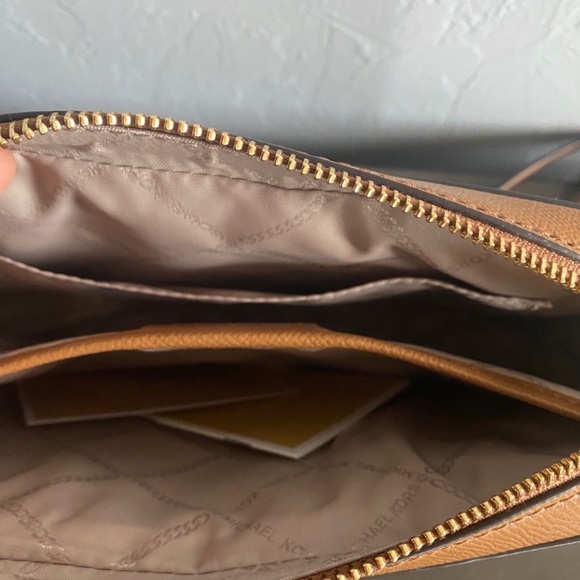 Michael Kors Acorn Tan Crossbody bag purse NWT - Picture 4 of 5